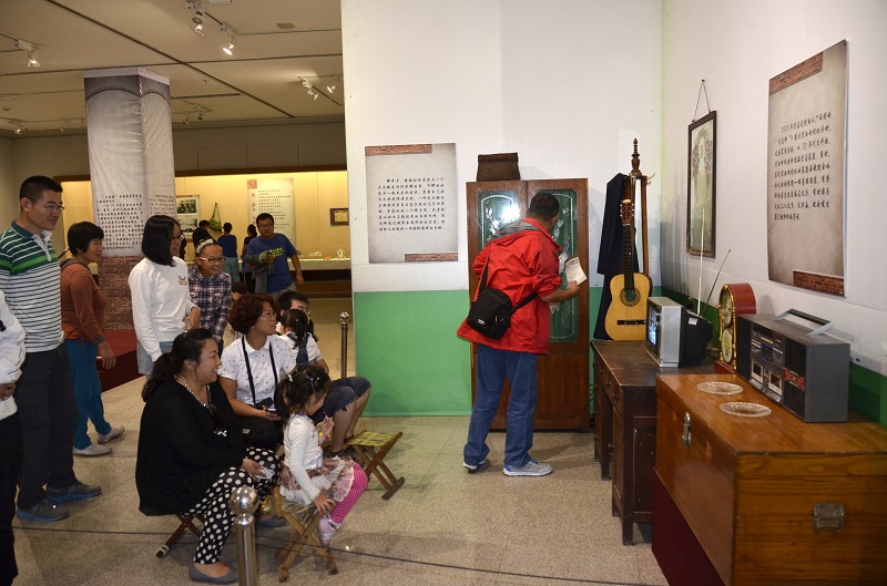 1512023315109766.jpg 我们的生活——青岛市民建国后老物件收藏展.jpg