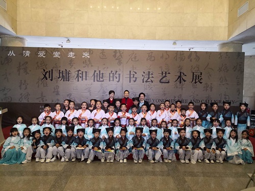 1555919045468342.jpg 表演1.jpg
