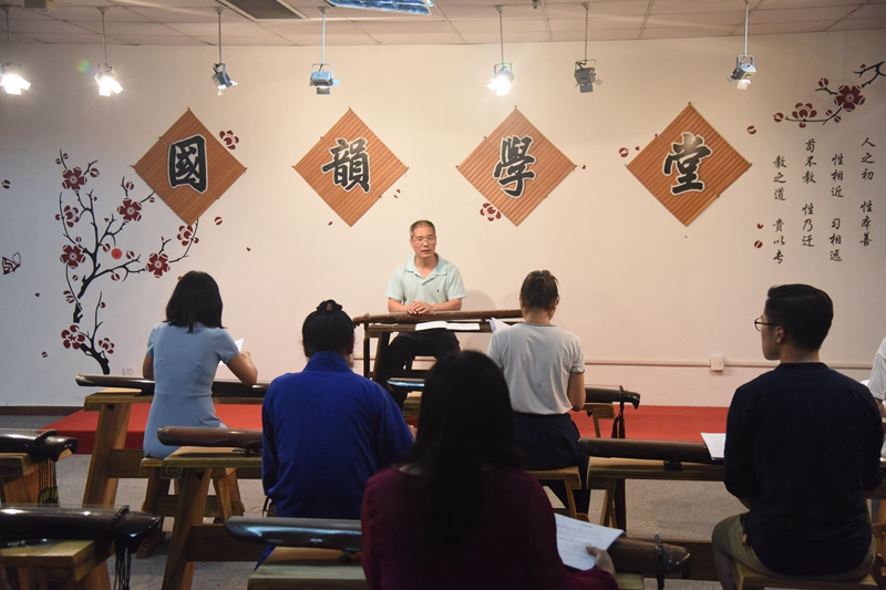 1559286675988348.jpg 古琴基础班蔺老师.jpg