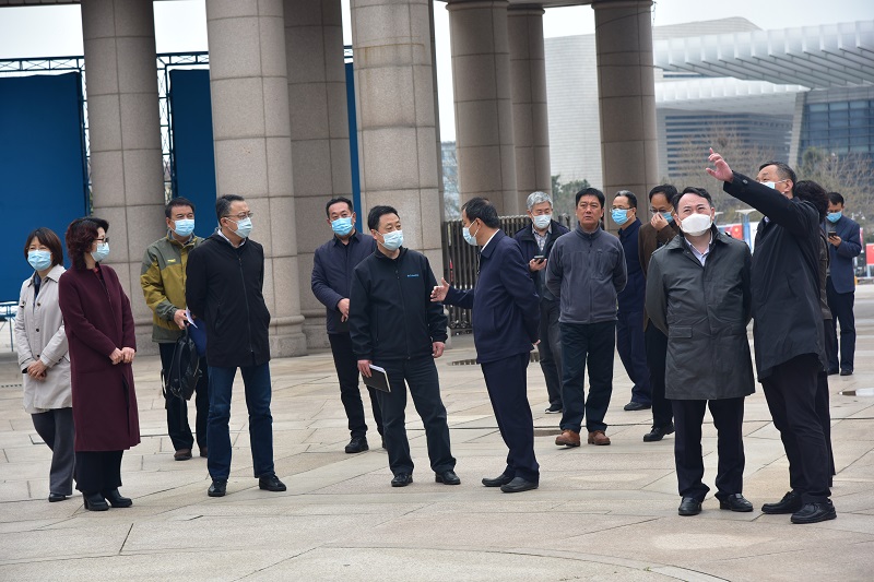 1594707748986370.jpg 2020年4月10日,山东省文化和旅游厅党组成员、副厅长张明池带领省厅第六调研组在市文化和旅游局二级巡视员、党组副书记蔡全记和崂山区文旅委主任王兰波的陪同下来到我馆,进行疫情防控和复工复产情况调研。.JPG