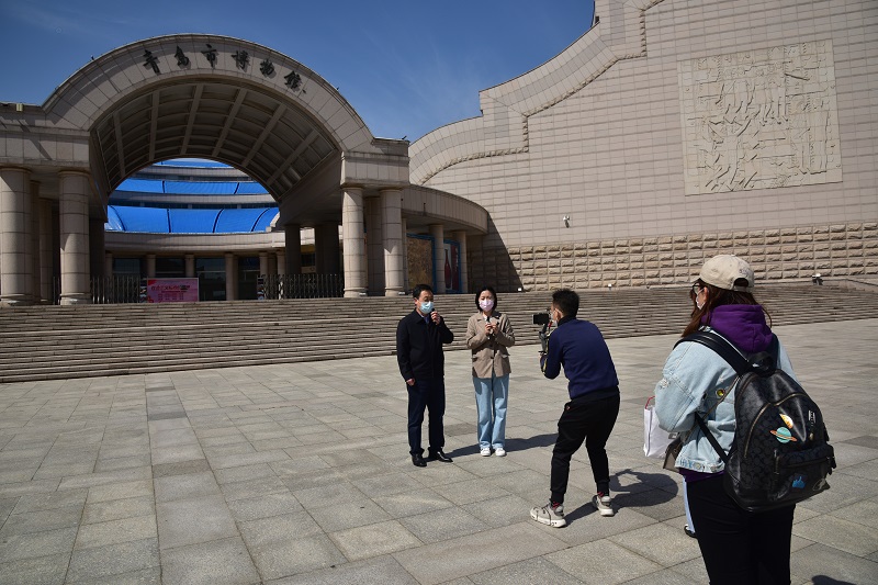 1594707783830077.jpg 2020年4月22日,联手腾讯新闻,在腾讯新闻、腾讯看点等频道推出《宝藏四方—青岛市博物馆带你云赏国宝》线上直播活动.JPG