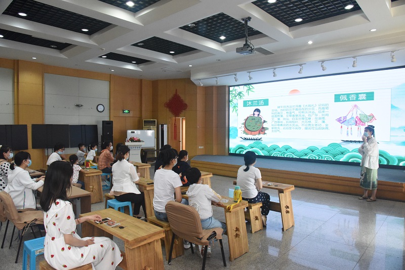 1594707940844030.jpg 2020年6月25日端午节举办香囊制作活动.JPG