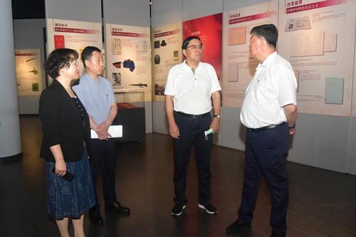 1624617598480813.jpg 与会领导参观展览2_副本.jpg