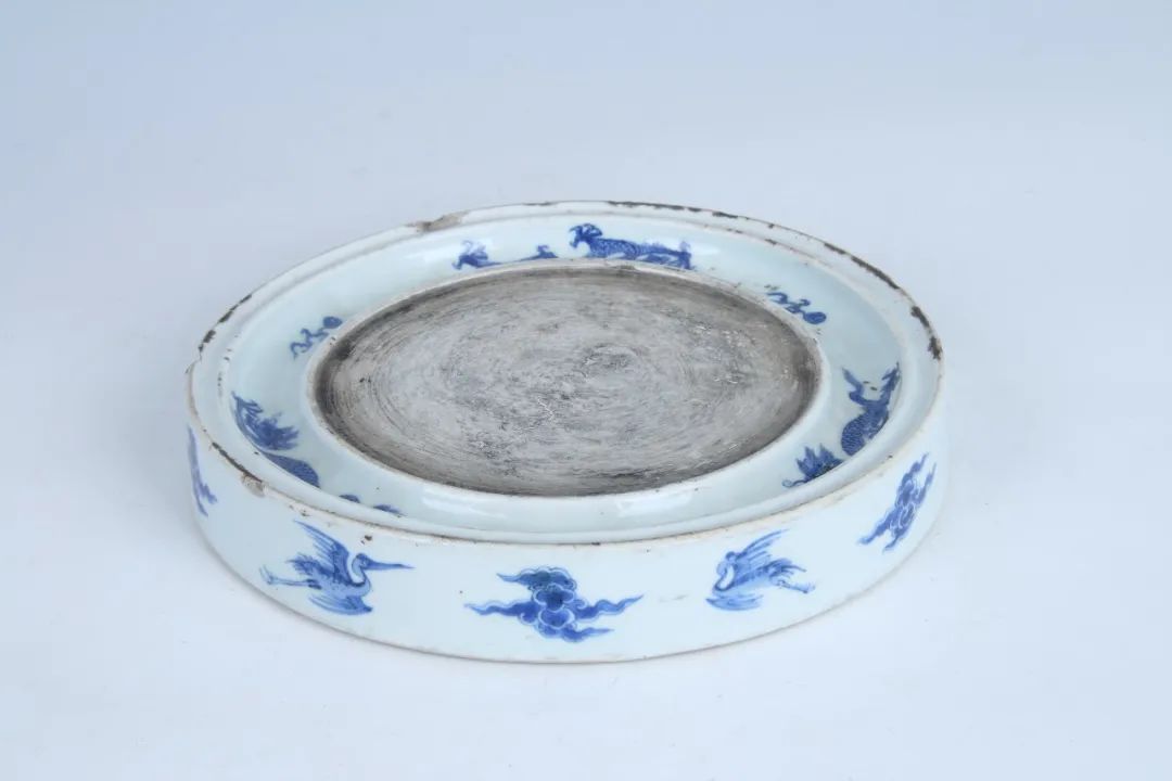 1674016507155137.jpg 拍摄用藏品:清雍正青花云鹤纹砚台1.jpg