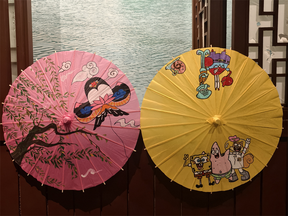1711681976746551.jpg “我们的节日·清明节”纸伞创意彩绘1.jpg