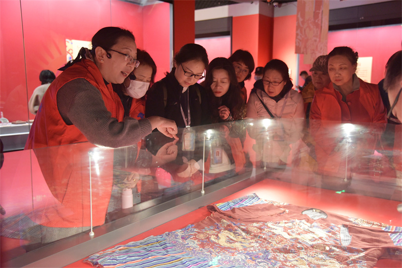 1717749354326894.jpg 《甲辰龙年生肖贺岁展》示范讲解 (3).jpg