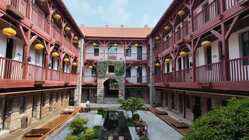 1722499888784130.jpg 小小探险家:青岛里院趣味游.jpg